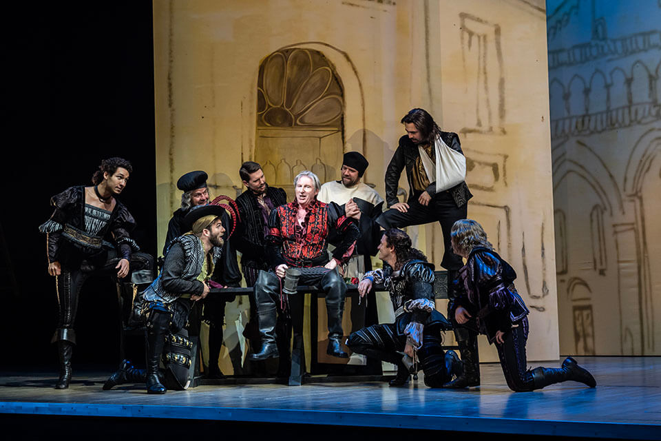 adrian-dunbar-in-kiss-me-kate-photo-by-johan-persson-two